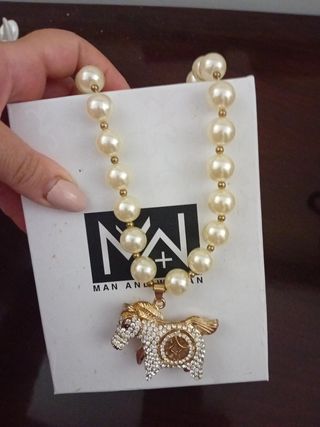 Collana perle con ciondolo cavallo