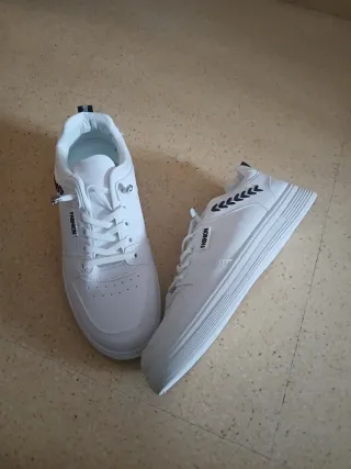 Scarpe bianche da donna