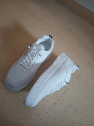 Scarpe bianche da donna