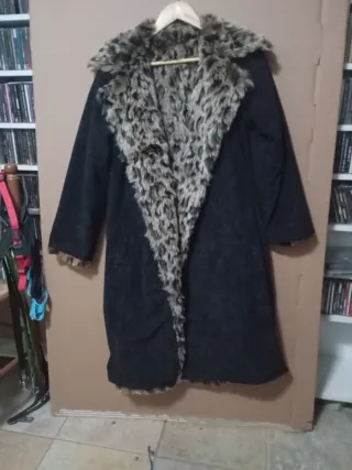 Abrigo ravero-punk reversible.