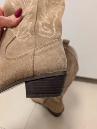 Botas cowboy beige/marrón me lan regalado grande