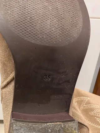 Botas cowboy beige/marrón me lan regalado grande