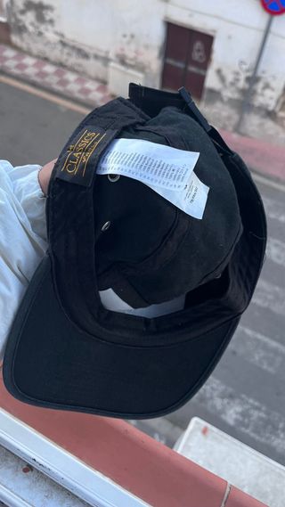 Gorra de skate negra de 5 paneles