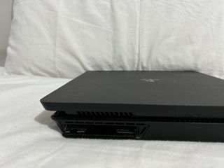 PS4 Slim Non Funzionante / Per Ricambi