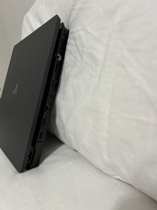 PS4 Slim Non Funzionante / Per Ricambi