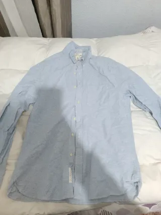 Camisa azul de manga larga