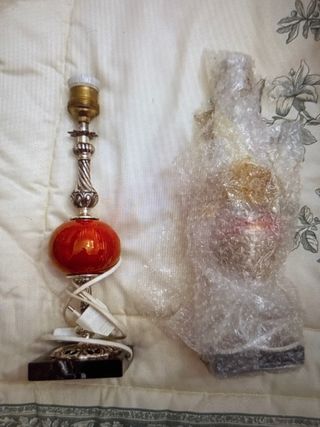 Lámpara de mesa cristal rojo y metal