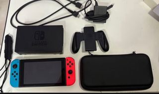 Nintendo Switch Azul y Rojo con todos los cables