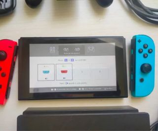 Nintendo Switch Azul y Rojo con todos los cables