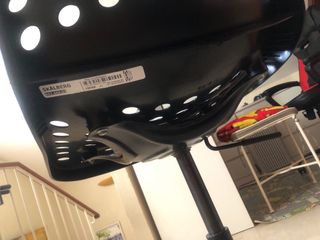 Silla giratoria juvenil Ikea negra