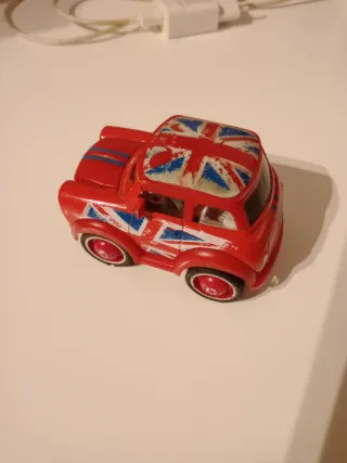 Coche de juguete rojo Union Jack
