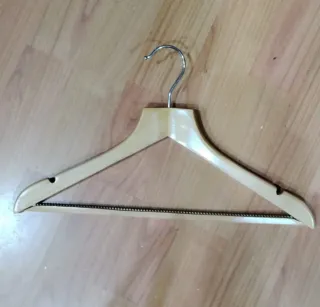 6 Perchas Madera Natural Niñ@