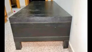 Mesa baja de madera negra