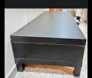 Mesa baja de madera negra