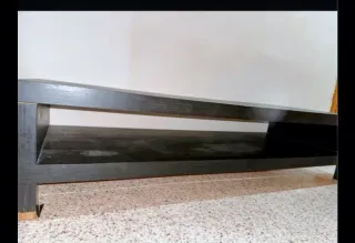 Mesa baja de madera negra
