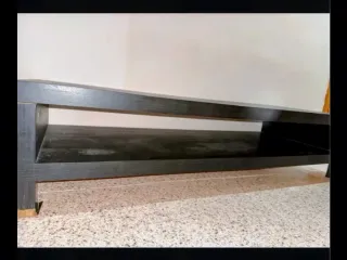 Mesa baja de madera negra