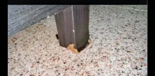 Mesa baja de madera negra