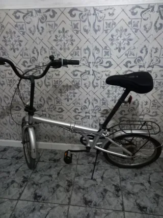 Bicicleta plegable plateada