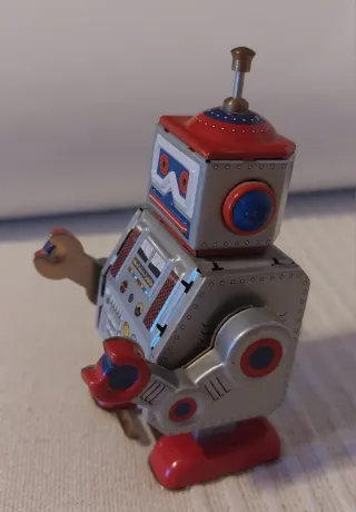 Robot di latta a molla