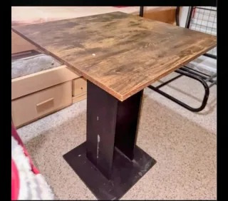 Mesa de diseño madera y metal