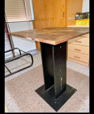 Mesa de diseño madera y metal