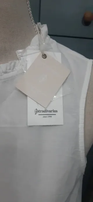 Blusa Stradivarius Blanca sin Mangas