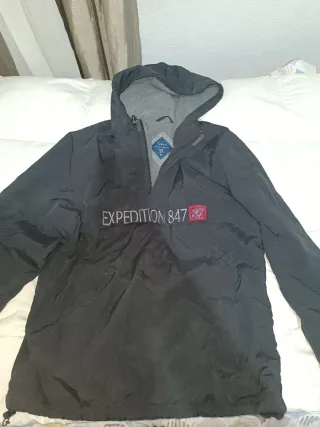 Chaqueta con capucha Expedition 847