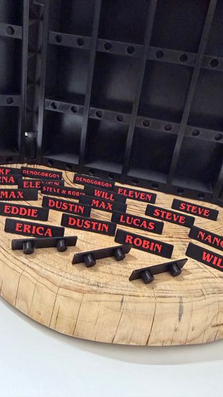 Espositore Funko Pop con nomi + 48 supporti