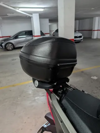 Baúl Givi + soporte  Xciting 400S
