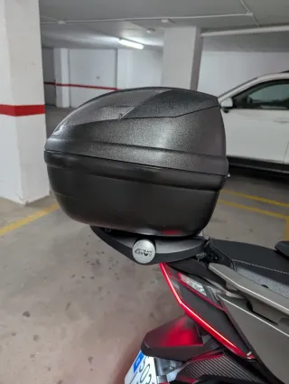 Baúl Givi + soporte  Xciting 400S