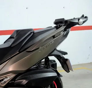 Baúl Givi + soporte  Xciting 400S