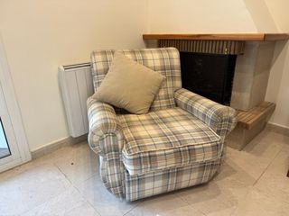 Sillón de tela a cuadros
