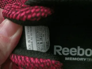 Zapatillas Reebok Hombre fucsia y motas negras