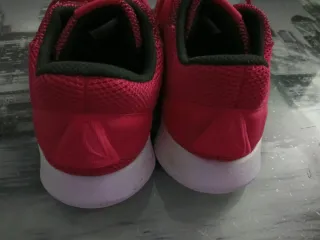 Zapatillas Reebok Hombre fucsia y motas negras