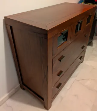Cómoda de madera marrón