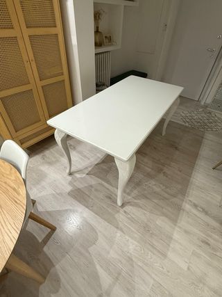 Tavolo bianco stile classico/moderno
