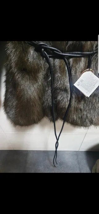 Abrigo pelo Zara cinturón Talla S