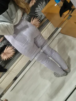 Pantalón vaquero cuadros morado y blanco