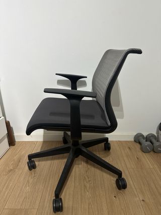 Silla de oficina Steelcase negra y gris