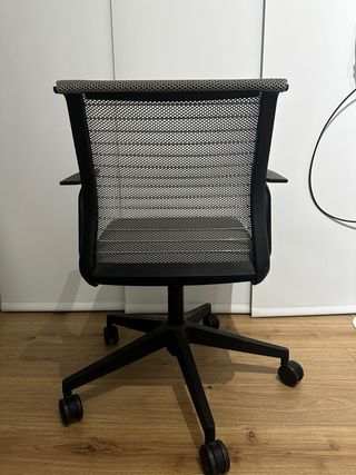 Silla de oficina Steelcase negra y gris