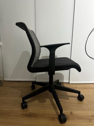 Silla de oficina Steelcase negra y gris