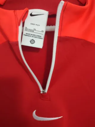 Sudadera Nike Dri-FIT entrenamiento (XL - niño)