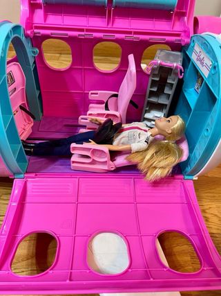Avión de Barbie rosa (muñeca incluida)