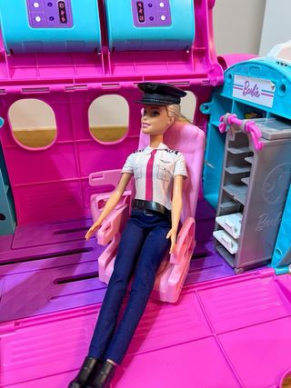Avión de Barbie rosa (muñeca incluida)