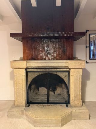 Chimenea de piedra natural y madera