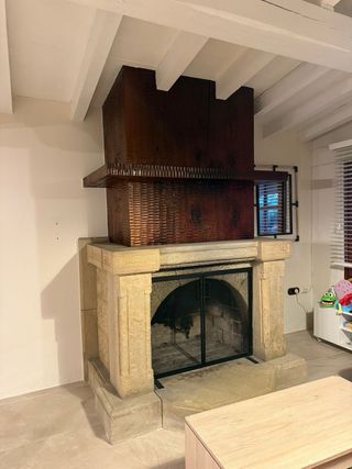 Chimenea de piedra natural y madera