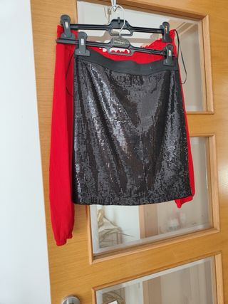 Falda lentejuelas y top negro