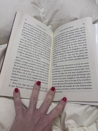 Los Cuatro Acuerdos: Un Libro de Sabiduria Tolteca