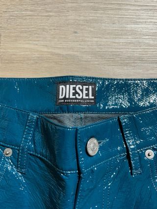 Pantaloni Diesel effetto lucido turchese