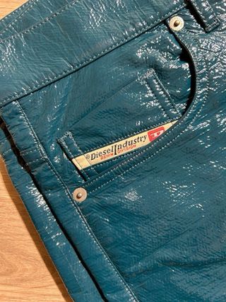 Pantaloni Diesel effetto lucido turchese